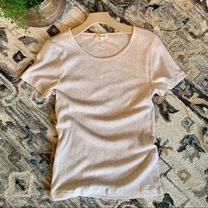 ✨Madewell ribbed t-shirt.